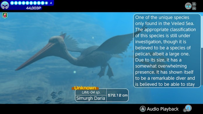Scan de Simurgh Daria, un oiseau légendaire qui plonge sous l'eau.  Il y a un texte descriptif qui est lu dans le jeu par l'IA